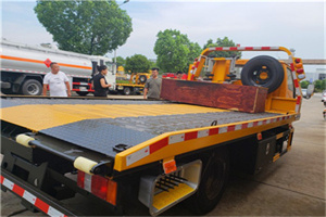 西市附近拖车电话号码服务